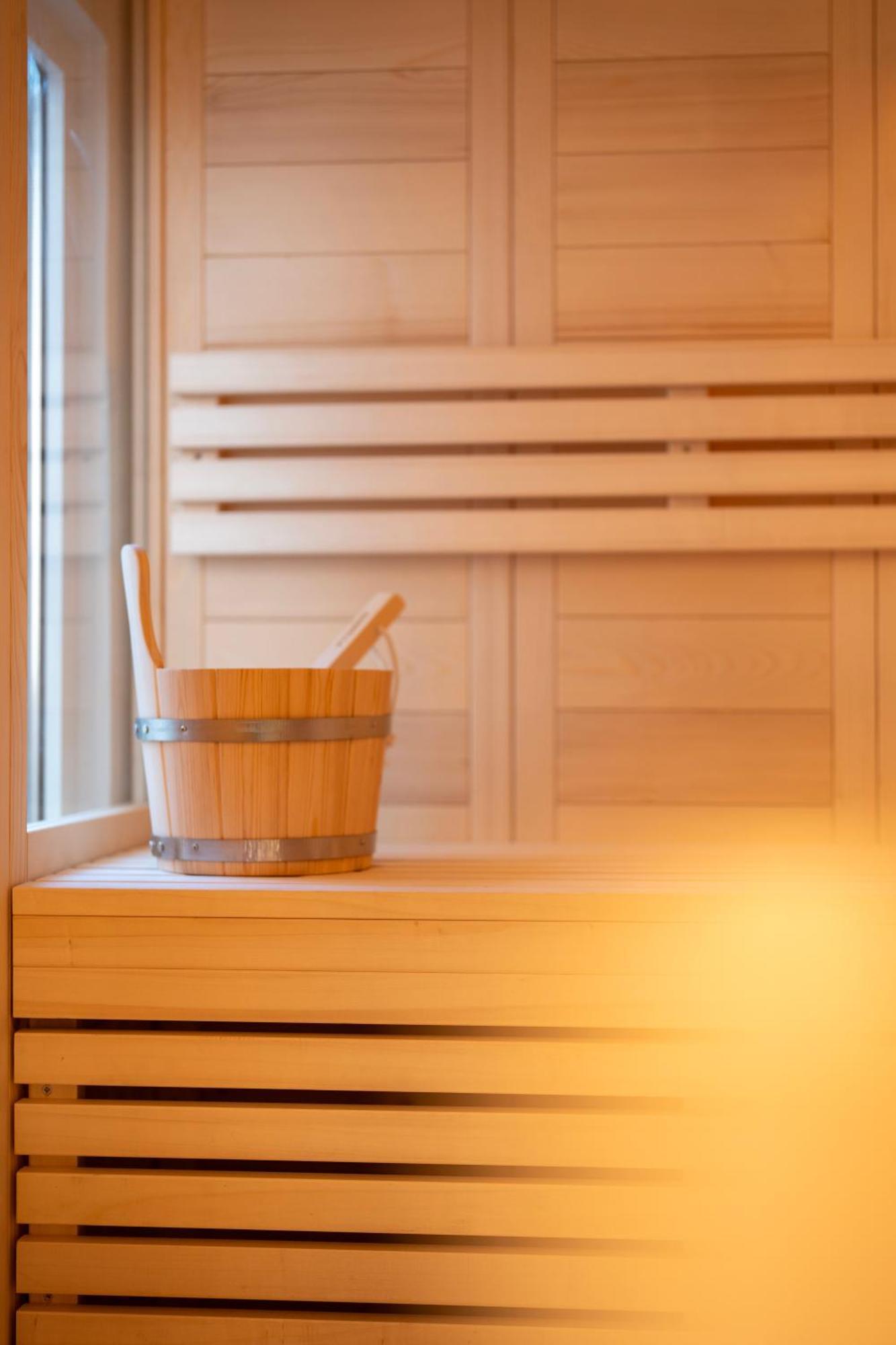 Derouse Eva Suite Jacuzzi & Sauna Athena Bagian luar foto