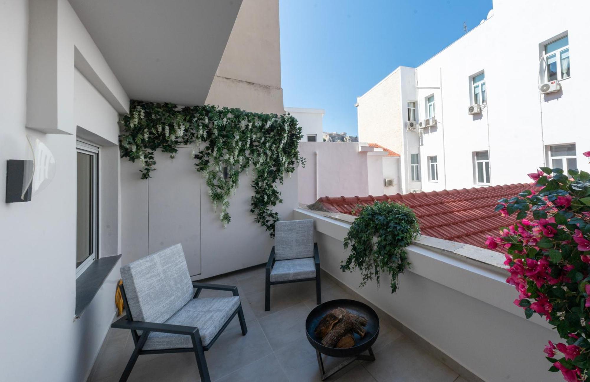 Derouse Eva Suite Jacuzzi & Sauna Athena Bagian luar foto