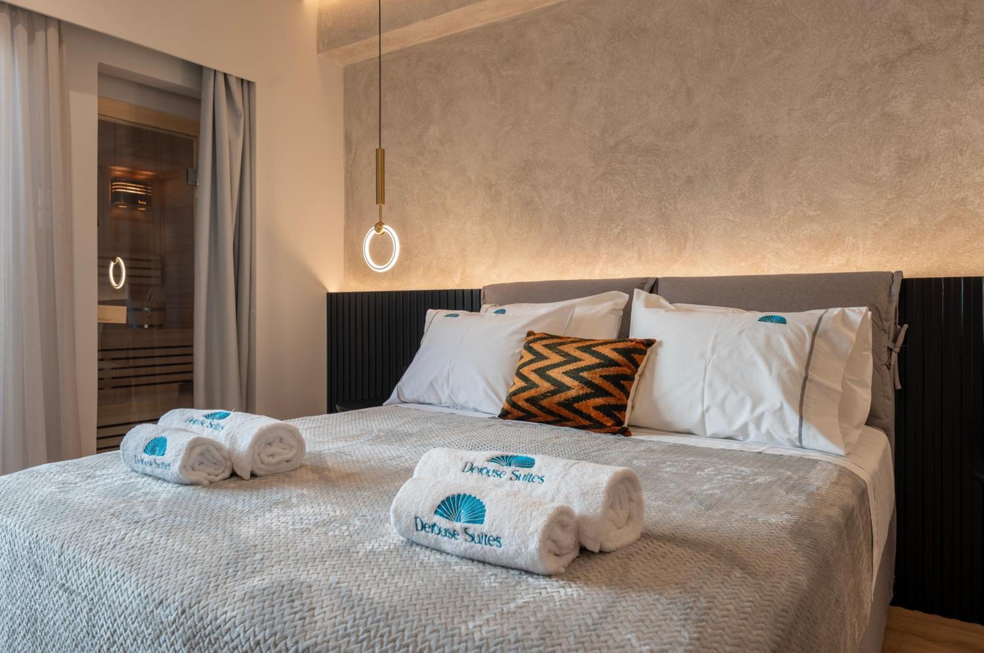 Derouse Eva Suite Jacuzzi & Sauna Athena Bagian luar foto