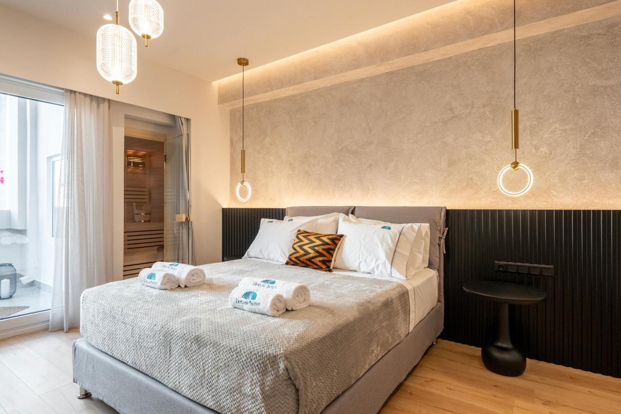 Derouse Eva Suite Jacuzzi & Sauna Athena Bagian luar foto