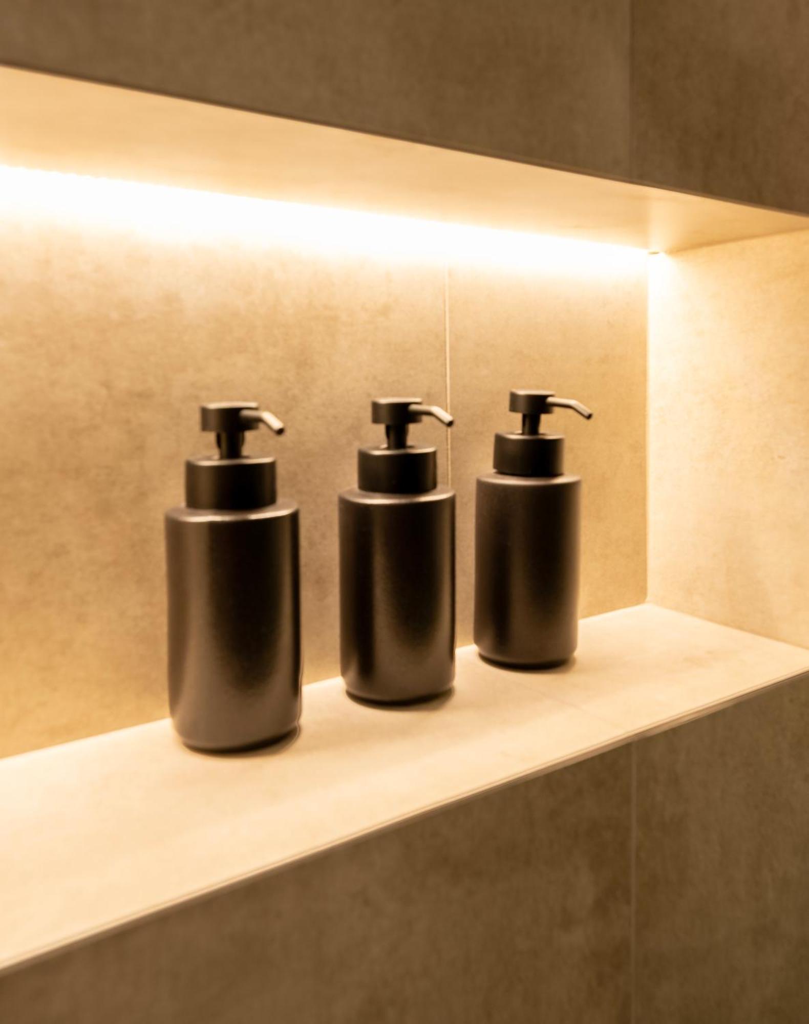 Derouse Eva Suite Jacuzzi & Sauna Athena Bagian luar foto